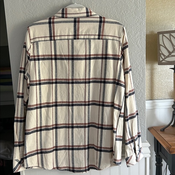 Ladies Plaid Button-Up flannel Shirt NNT colors- cream, dark navy blue & rust - Picture 7 of 9